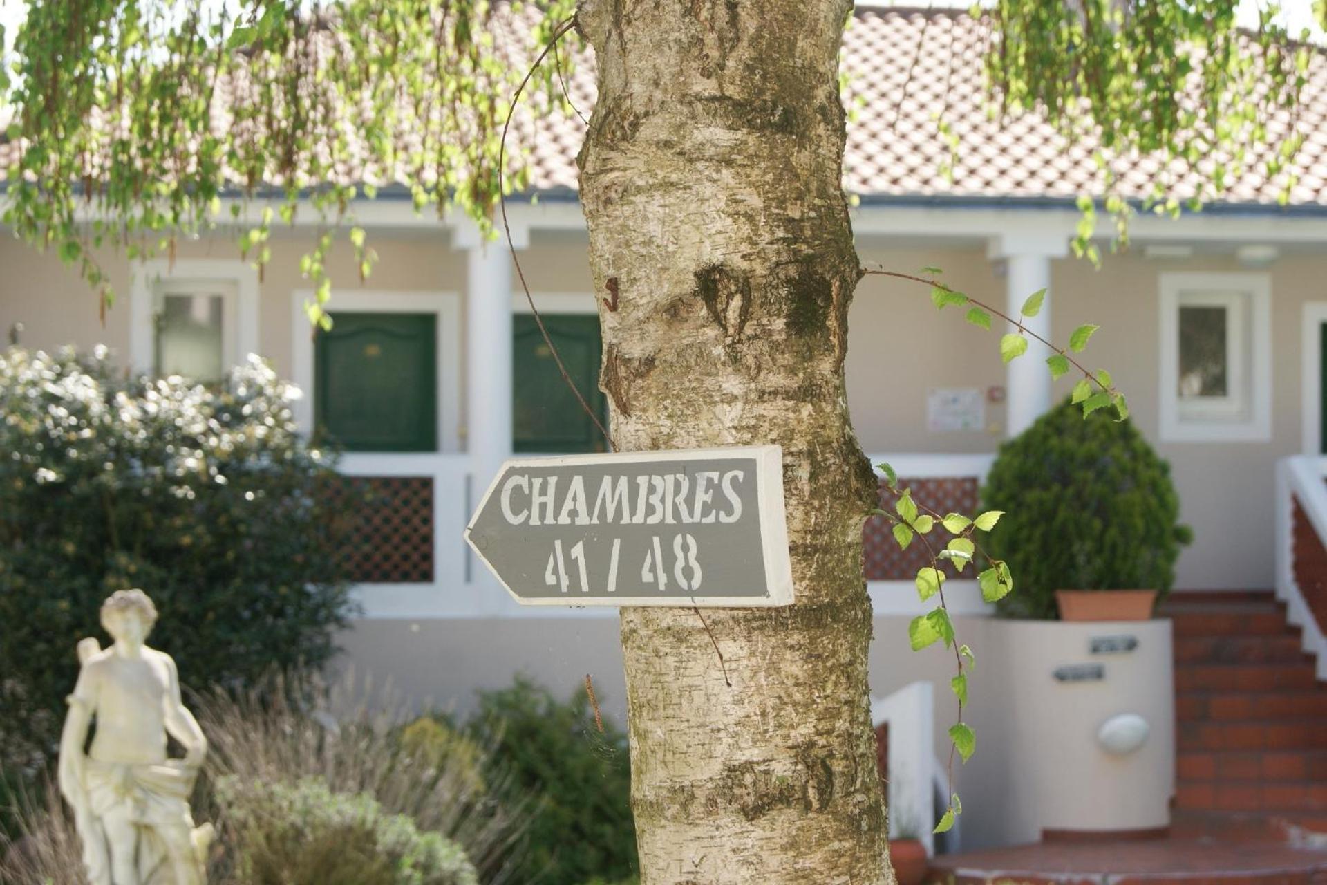 Hotel Restaurant Les Voyageurs Montaigu-Vendee Kültér fotó