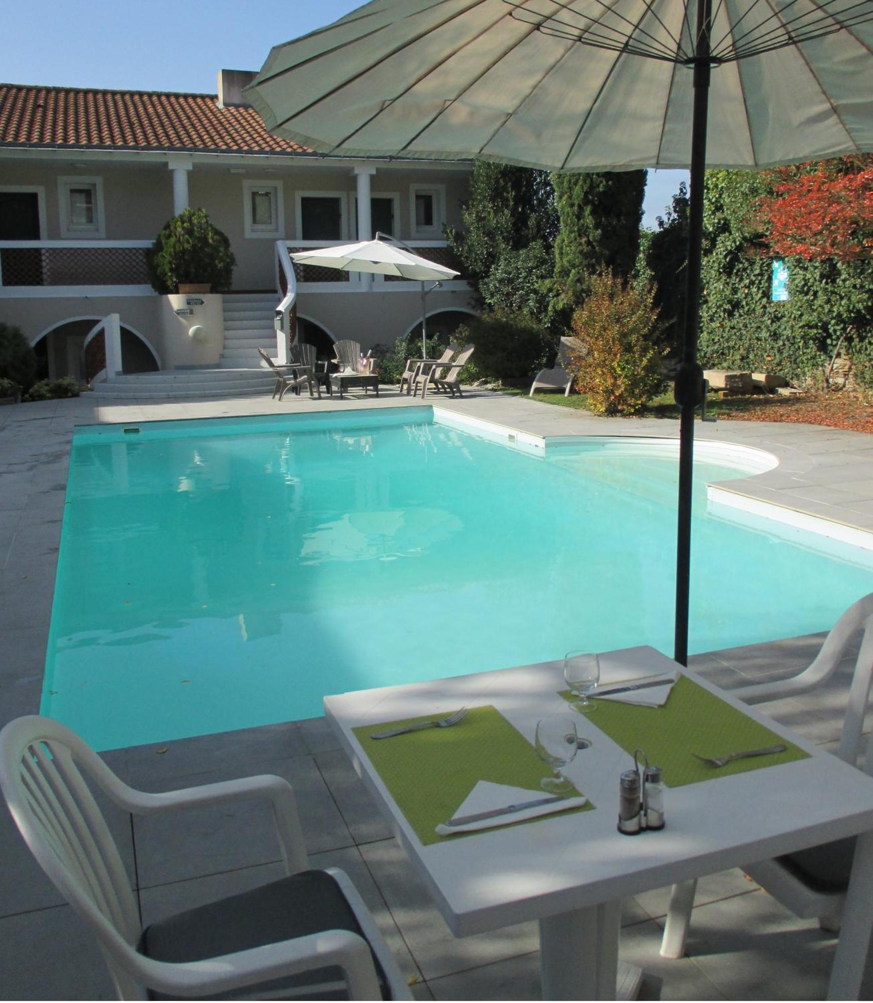 Hotel Restaurant Les Voyageurs Montaigu-Vendee Kültér fotó