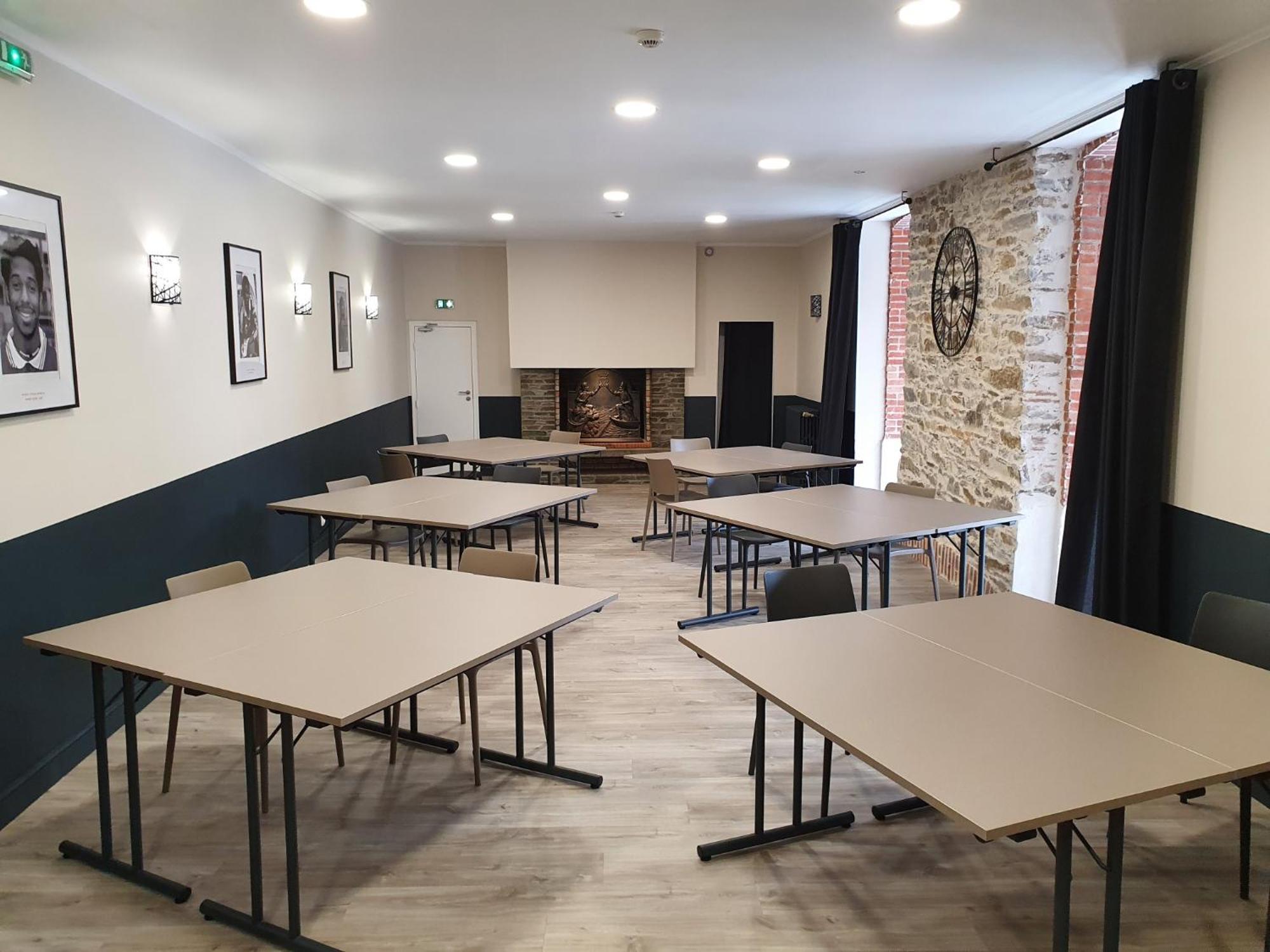 Hotel Restaurant Les Voyageurs Montaigu-Vendee Kültér fotó