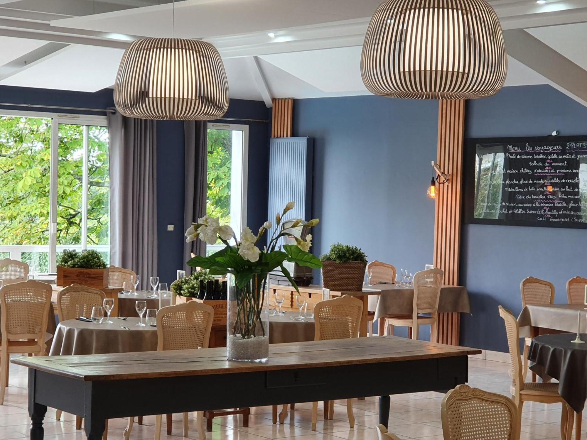 Hotel Restaurant Les Voyageurs Montaigu-Vendee Kültér fotó