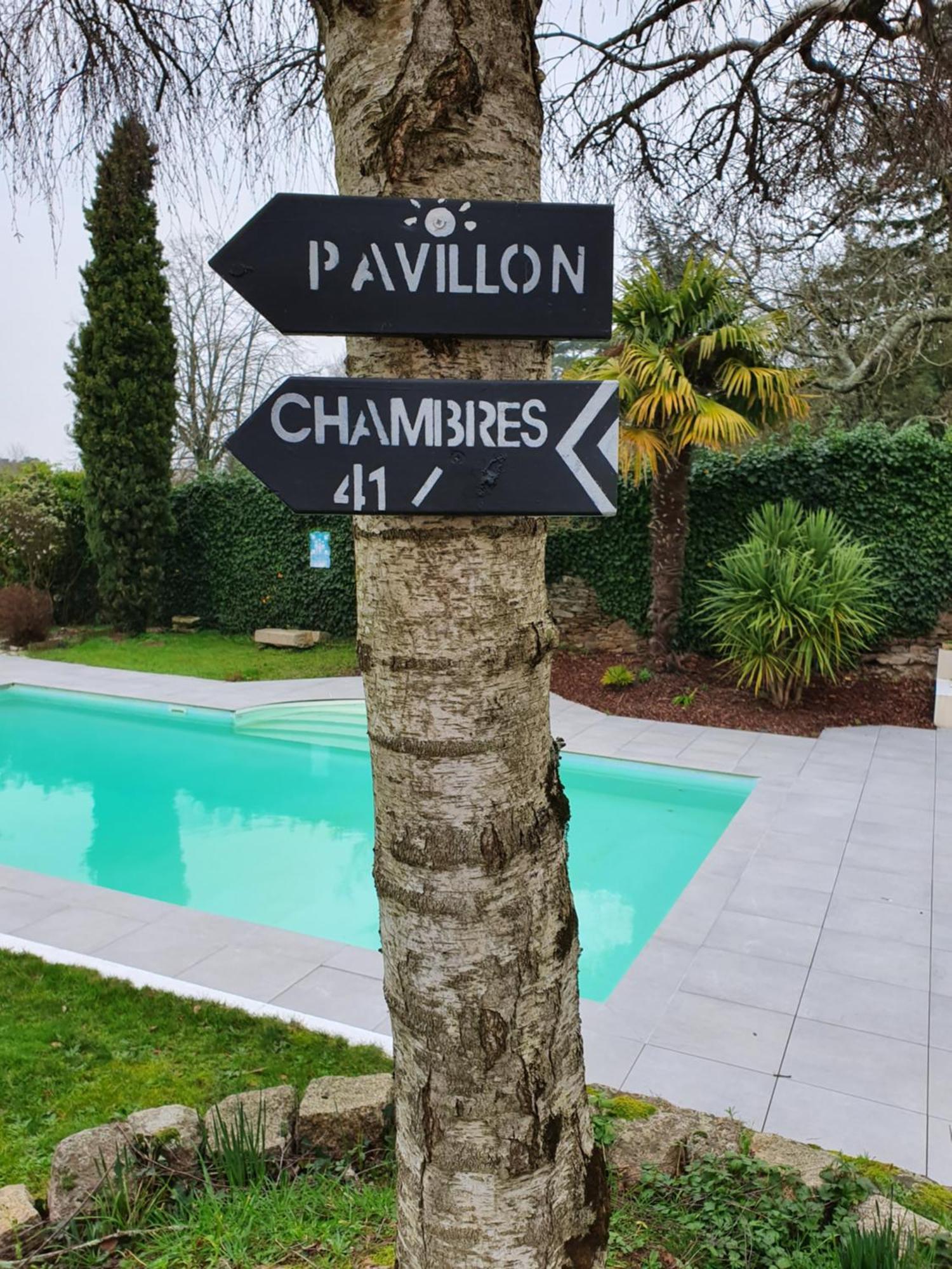 Hotel Restaurant Les Voyageurs Montaigu-Vendee Kültér fotó