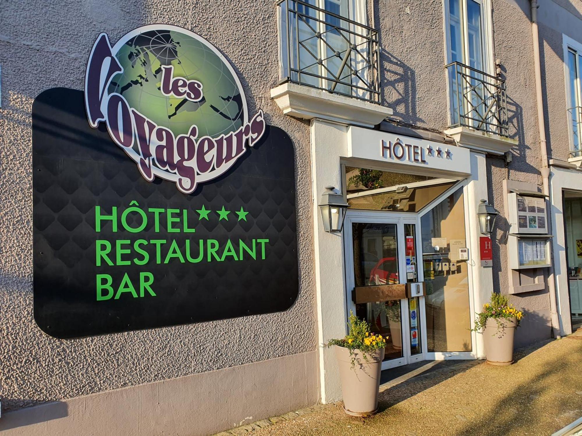 Hotel Restaurant Les Voyageurs Montaigu-Vendee Kültér fotó