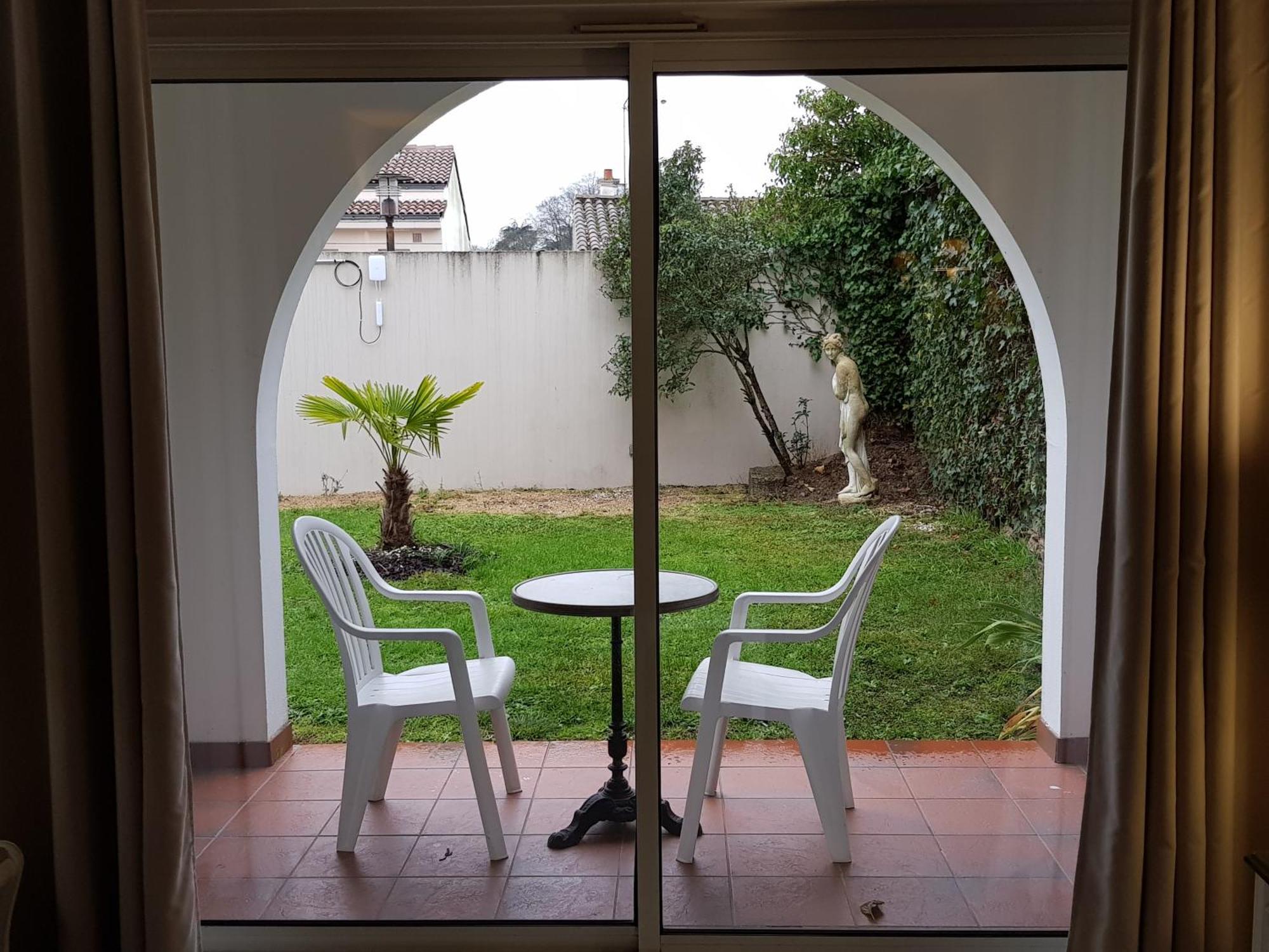 Hotel Restaurant Les Voyageurs Montaigu-Vendee Kültér fotó