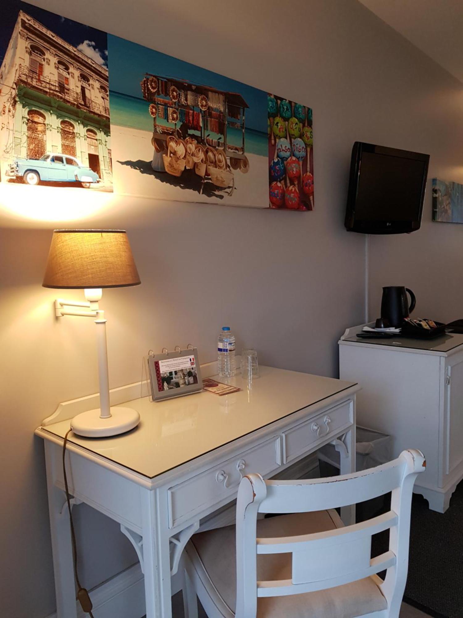 Hotel Restaurant Les Voyageurs Montaigu-Vendee Kültér fotó