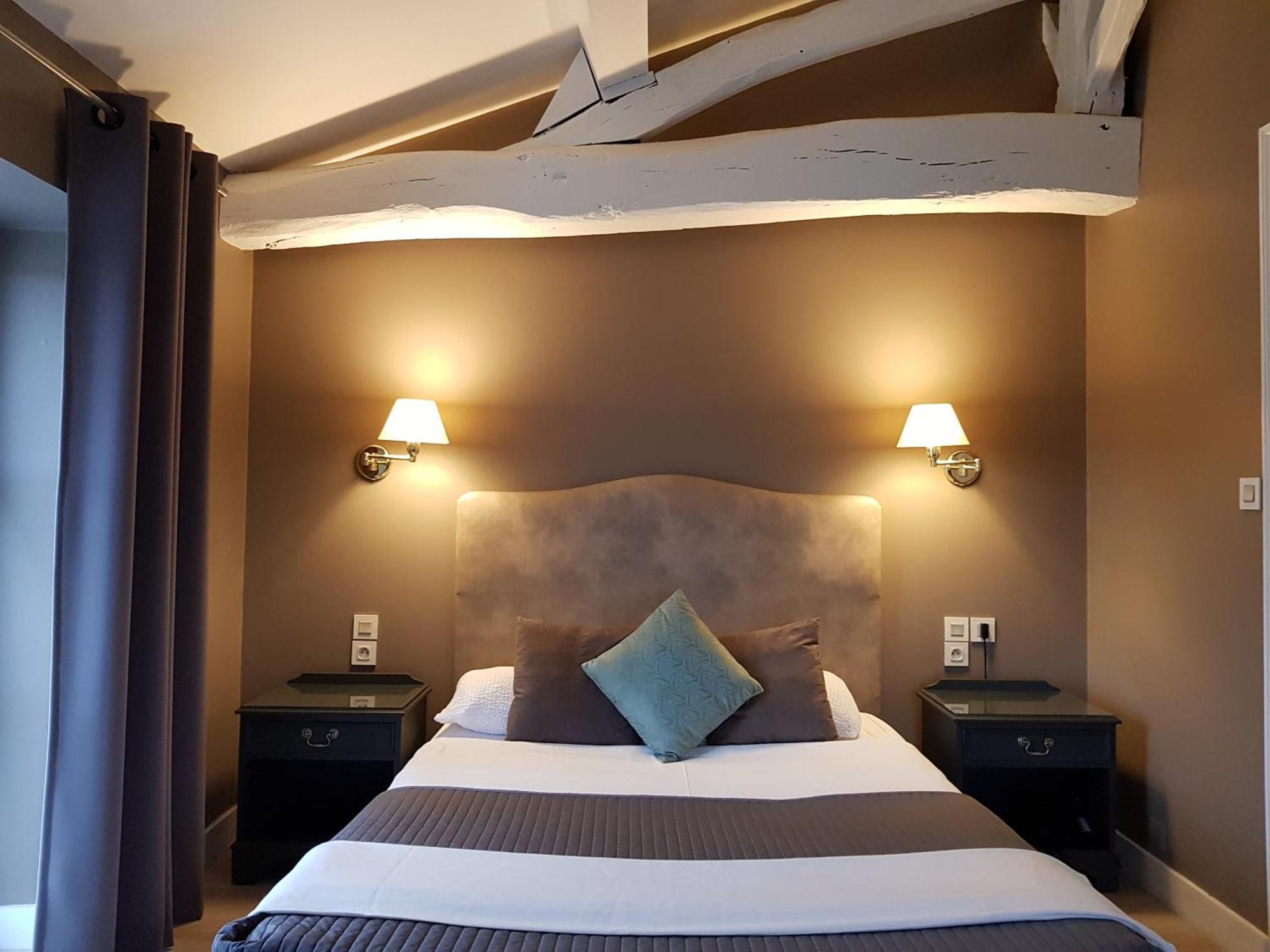 Hotel Restaurant Les Voyageurs Montaigu-Vendee Kültér fotó