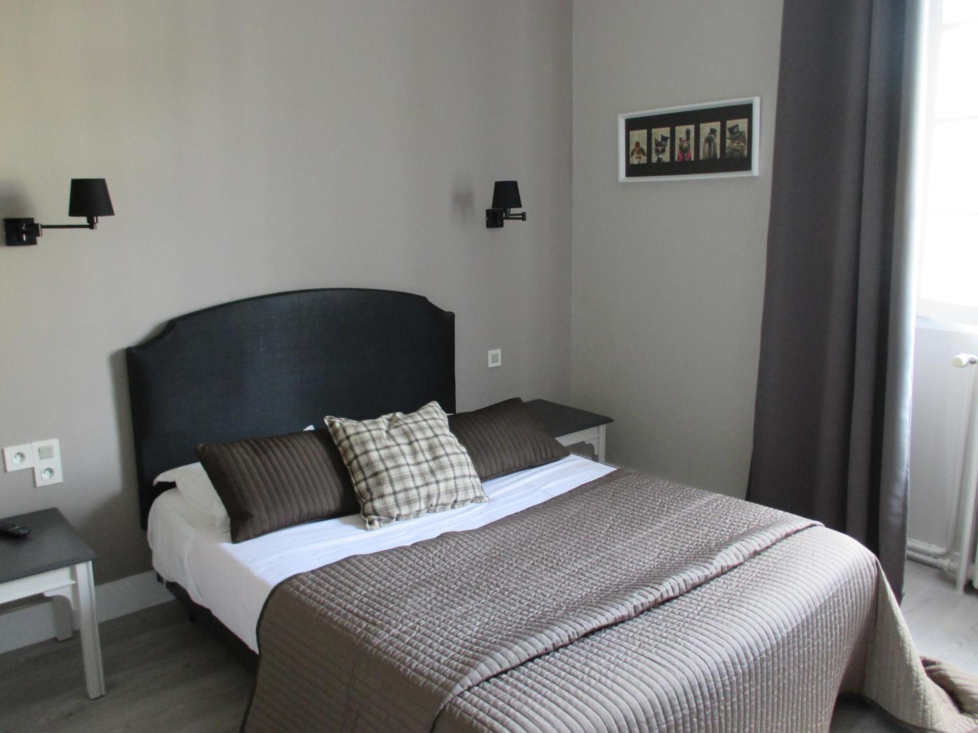 Hotel Restaurant Les Voyageurs Montaigu-Vendee Kültér fotó